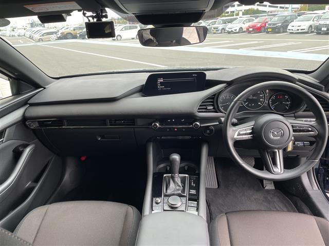 ＭＡＺＤＡ３ファストバック １５Ｓツーリング　純正９型ナビ　レーダークルーズコントロール　バックカメラ　ヘッドアップディスプレイ　コーナーセンサー　純正１８インチアルミホイール　オートマチックハイビーム　ＥＴＣ　ブラインドスポットモニター　ＬＥＤ（2枚目）