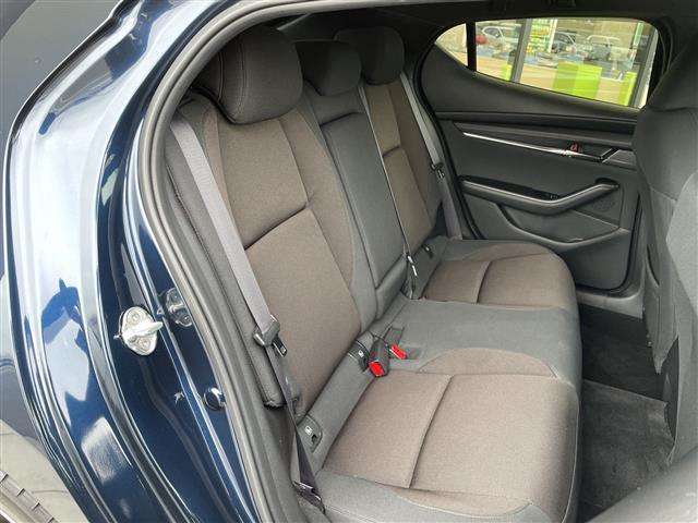 ＭＡＺＤＡ３ファストバック １５Ｓツーリング　純正９型ナビ　レーダークルーズコントロール　バックカメラ　ヘッドアップディスプレイ　コーナーセンサー　純正１８インチアルミホイール　オートマチックハイビーム　ＥＴＣ　ブラインドスポットモニター　ＬＥＤ（15枚目）