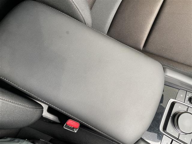 ＭＡＺＤＡ３ファストバック １５Ｓツーリング　純正９型ナビ　レーダークルーズコントロール　バックカメラ　ヘッドアップディスプレイ　コーナーセンサー　純正１８インチアルミホイール　オートマチックハイビーム　ＥＴＣ　ブラインドスポットモニター　ＬＥＤ（26枚目）