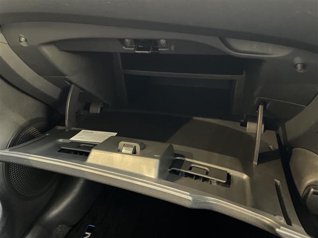 ノート ｅ－パワー　Ｘ　エマージェンシーブレーキ　純正ナビ　フルセグＴＶ　ＣＤ　ＤＶＤ　Ｂｌｕｅｔｏｏｔｈ　バックカメラ　車線逸脱警報機能　スマートキー　プッシュスタート　電動格納ミラー　ワンオーナー　横滑り防止装置（12枚目）