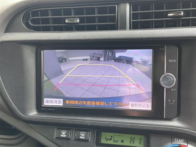 アクア Ｇ　純正ナビ　バックカメラ　純正１５インチアルミホイール　スマートキー　キーレス　電動格納式ドアミラー　ＥＴＣ　Ｂｌｕｅｔｏｏｔｈ　盗難防止装置　ＣＤ／ＤＶＤ再生　パワーウィンドウ　パワーステアリング（4枚目）