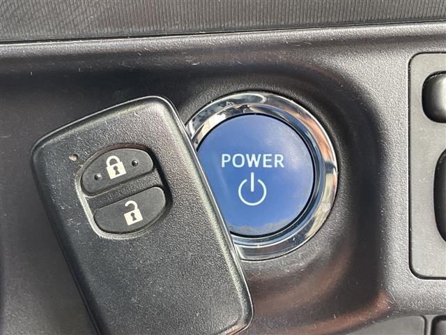 アクア Ｇ　純正ナビ　バックカメラ　純正１５インチアルミホイール　スマートキー　キーレス　電動格納式ドアミラー　ＥＴＣ　Ｂｌｕｅｔｏｏｔｈ　盗難防止装置　ＣＤ／ＤＶＤ再生　パワーウィンドウ　パワーステアリング（8枚目）