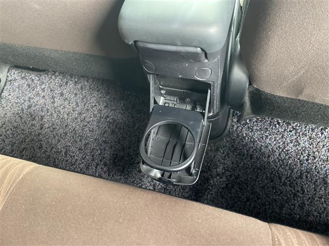 アクア Ｇ　純正ナビ　バックカメラ　純正１５インチアルミホイール　スマートキー　キーレス　電動格納式ドアミラー　ＥＴＣ　Ｂｌｕｅｔｏｏｔｈ　盗難防止装置　ＣＤ／ＤＶＤ再生　パワーウィンドウ　パワーステアリング（31枚目）