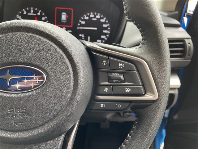 インプレッサ ＳＴ　アイサイト２．０　純正１１型ディスプレイオーディオ　ナビ機能なし　レーダークルーズコントロール　バックカメラ　ヘッドアップディスプレイ　コーナーセンサー　純正アルミホイール　ＥＴＣ　パドルシフト（5枚目）