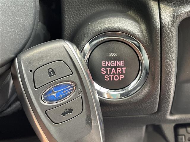 インプレッサ ＳＴ　アイサイト２．０　純正１１型ディスプレイオーディオ　ナビ機能なし　レーダークルーズコントロール　バックカメラ　ヘッドアップディスプレイ　コーナーセンサー　純正アルミホイール　ＥＴＣ　パドルシフト（6枚目）