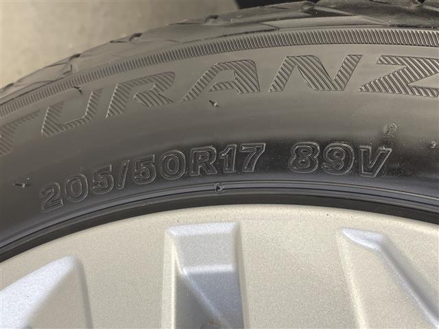 インプレッサ ＳＴ　アイサイト２．０　純正１１型ディスプレイオーディオ　ナビ機能なし　レーダークルーズコントロール　バックカメラ　ヘッドアップディスプレイ　コーナーセンサー　純正アルミホイール　ＥＴＣ　パドルシフト（17枚目）