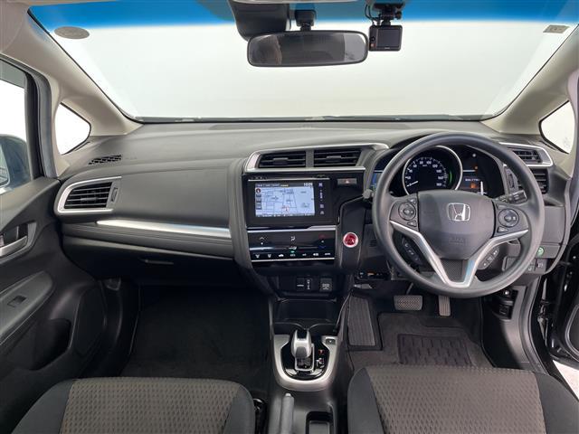 フィットハイブリッド F ホンダセンシング 純正ナビ レーダークルーズコントロール バックカメラ 純正アルミホイール ETC レーンキープアシスト オートライト ドライブレコーダー ステアリングスイッチ スマートキー(2枚目)