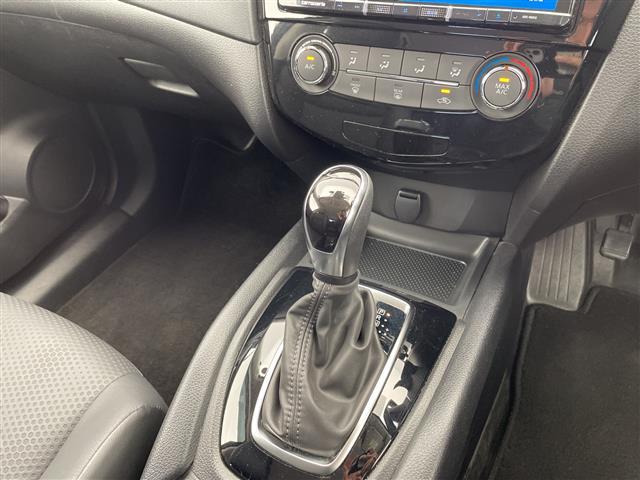 エクストレイル ２０Ｓ　Ｖセレクション　９型ナビ　バックカメラ　コーナーセンサー　純正アルミホイール　ＥＴＣ　ダウンヒルアシストコントロール　４ＷＤ　ドライブレコーダー　フルセグ　ＣＤ　ＤＶＤ　Ｂｌｕｅｔｏｏｔｈ　衝突軽減システム（12枚目）