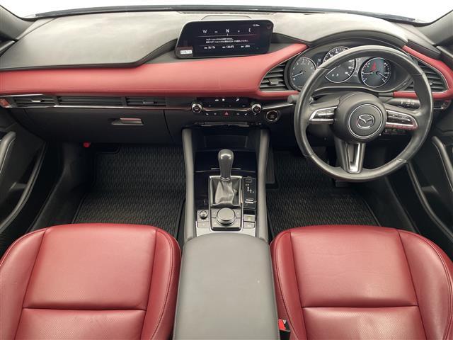MAZDA3ファストバック 20Sバーガンディ セレクション 純正9型ナビ SDカードなし 全方位カメラ レーダークルーズコントロール シートヒーター バックカメラ パワーシート ヘッドアップディスプレイ コーナーセンサー 純正アルミホイール ステアリングヒータ(2枚目)
