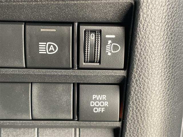 ノア Ｇ　純正ディズプレイオーディオナビ　両側パワースライドドア　レーダークルーズコントロール　バックカメラ　サイドカメラ　コーナーセンサー　純正アルミホイール　ＥＴＣ２．０　ＬＥＤヘッドライ　衝突軽減システム（9枚目）