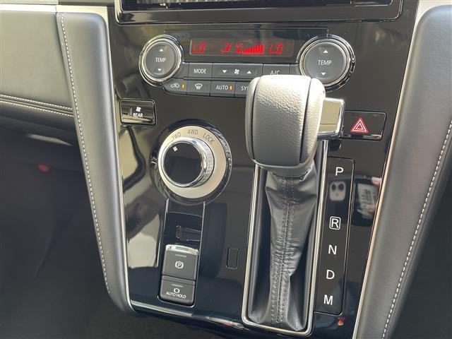 デリカD:5 シャモニー 登録済未使用車 両側パワースライドドア レーダークルーズコントロール シートヒーター バックカメラ 電動リアゲート パワーシート 純正アルミホイール ブラインドスポットモニター パドルシフト(11枚目)