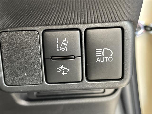 アクア クロスオーバー　グラム　トヨタセーフティセンス　シートヒーター　純正オーディオ　コーナーセンサー　純正アルミホイール　ＬＥＤヘッドライト　オートマチックハイビーム　衝突軽減システム　ＣＤ　ステアリングスイッチ　スマートキー（4枚目）