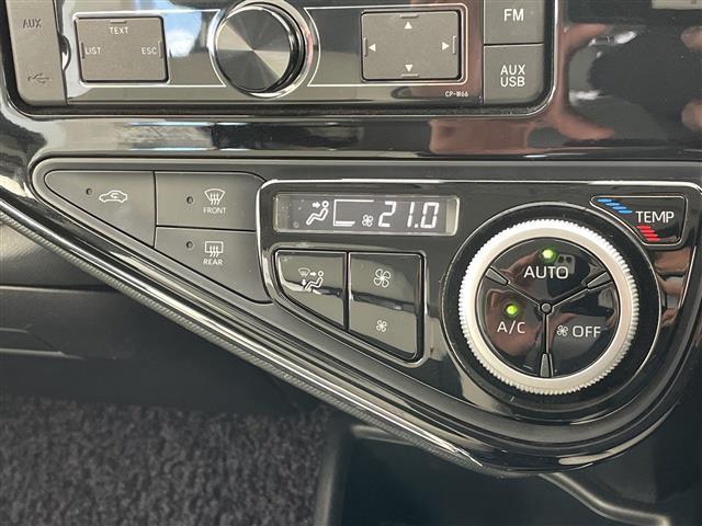 アクア クロスオーバー　グラム　トヨタセーフティセンス　シートヒーター　純正オーディオ　コーナーセンサー　純正アルミホイール　ＬＥＤヘッドライト　オートマチックハイビーム　衝突軽減システム　ＣＤ　ステアリングスイッチ　スマートキー（6枚目）