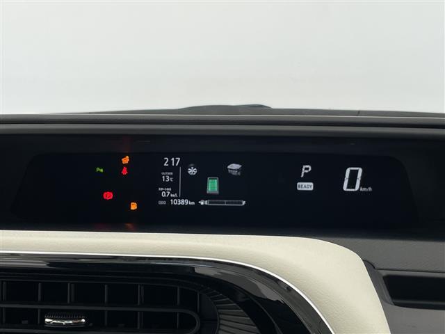 アクア クロスオーバー　グラム　トヨタセーフティセンス　シートヒーター　純正オーディオ　コーナーセンサー　純正アルミホイール　ＬＥＤヘッドライト　オートマチックハイビーム　衝突軽減システム　ＣＤ　ステアリングスイッチ　スマートキー（7枚目）