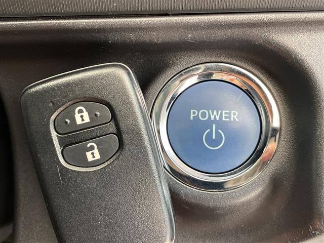 アクア クロスオーバー　グラム　トヨタセーフティセンス　シートヒーター　純正オーディオ　コーナーセンサー　純正アルミホイール　ＬＥＤヘッドライト　オートマチックハイビーム　衝突軽減システム　ＣＤ　ステアリングスイッチ　スマートキー（8枚目）