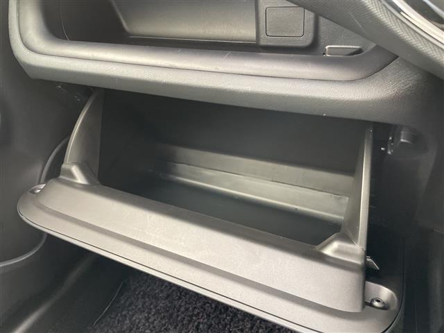 アクア クロスオーバー　グラム　トヨタセーフティセンス　シートヒーター　純正オーディオ　コーナーセンサー　純正アルミホイール　ＬＥＤヘッドライト　オートマチックハイビーム　衝突軽減システム　ＣＤ　ステアリングスイッチ　スマートキー（11枚目）