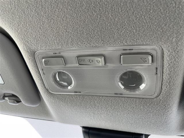 アクア クロスオーバー　グラム　トヨタセーフティセンス　シートヒーター　純正オーディオ　コーナーセンサー　純正アルミホイール　ＬＥＤヘッドライト　オートマチックハイビーム　衝突軽減システム　ＣＤ　ステアリングスイッチ　スマートキー（12枚目）