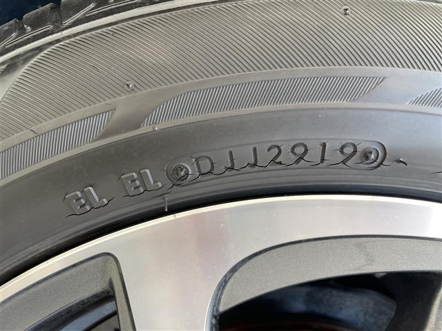 アクア クロスオーバー　グラム　トヨタセーフティセンス　シートヒーター　純正オーディオ　コーナーセンサー　純正アルミホイール　ＬＥＤヘッドライト　オートマチックハイビーム　衝突軽減システム　ＣＤ　ステアリングスイッチ　スマートキー（17枚目）