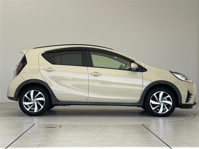 アクア クロスオーバー　グラム　トヨタセーフティセンス　シートヒーター　純正オーディオ　コーナーセンサー　純正アルミホイール　ＬＥＤヘッドライト　オートマチックハイビーム　衝突軽減システム　ＣＤ　ステアリングスイッチ　スマートキー（19枚目）