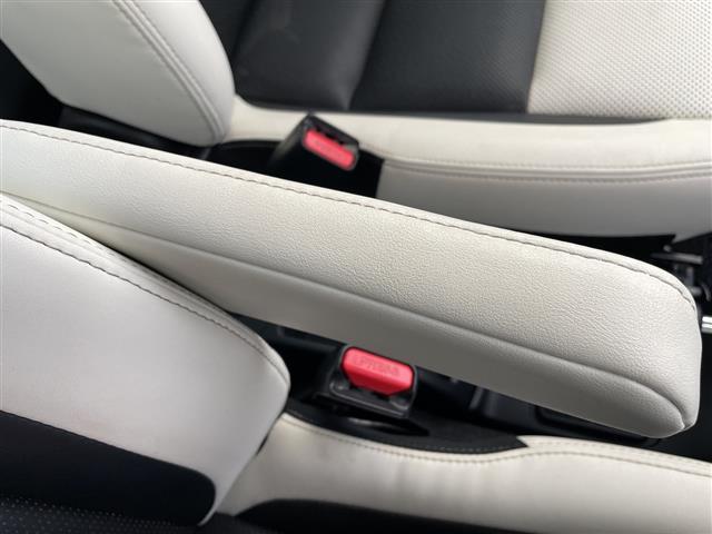 アクア クロスオーバー　グラム　トヨタセーフティセンス　シートヒーター　純正オーディオ　コーナーセンサー　純正アルミホイール　ＬＥＤヘッドライト　オートマチックハイビーム　衝突軽減システム　ＣＤ　ステアリングスイッチ　スマートキー（25枚目）