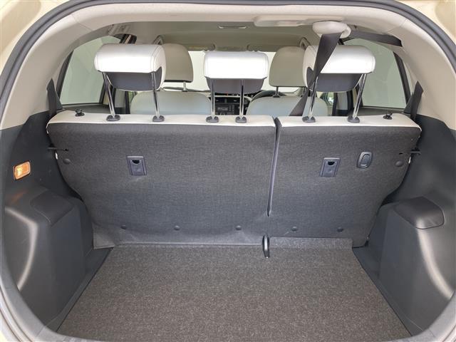 アクア クロスオーバー　グラム　トヨタセーフティセンス　シートヒーター　純正オーディオ　コーナーセンサー　純正アルミホイール　ＬＥＤヘッドライト　オートマチックハイビーム　衝突軽減システム　ＣＤ　ステアリングスイッチ　スマートキー（30枚目）