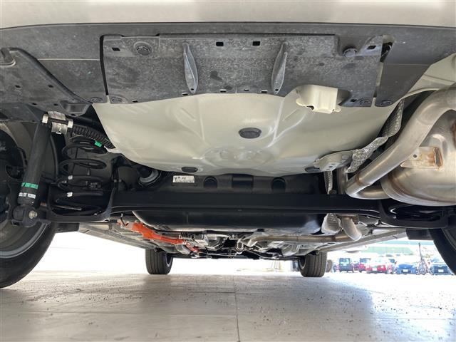 アクア クロスオーバー　グラム　トヨタセーフティセンス　シートヒーター　純正オーディオ　コーナーセンサー　純正アルミホイール　ＬＥＤヘッドライト　オートマチックハイビーム　衝突軽減システム　ＣＤ　ステアリングスイッチ　スマートキー（41枚目）