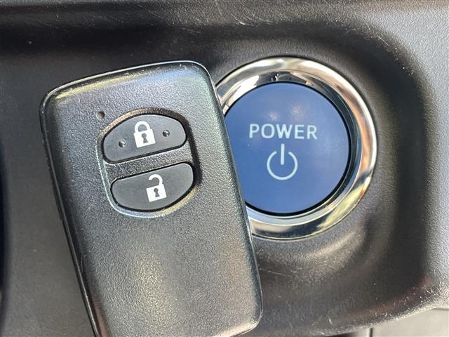 アクア クロスオーバー　純正ナビ　バックカメラ　コーナーセンサー　純正アルミホイール　ＬＥＤヘッドライト　レーンキープアシスト　オートマチックハイビーム　ドライブレコーダー　衝突軽減システム　フルセグ　スマートキー（9枚目）