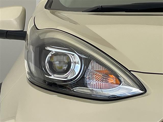 アクア クロスオーバー　純正ナビ　バックカメラ　コーナーセンサー　純正アルミホイール　ＬＥＤヘッドライト　レーンキープアシスト　オートマチックハイビーム　ドライブレコーダー　衝突軽減システム　フルセグ　スマートキー（13枚目）