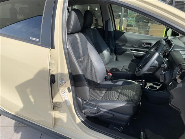 アクア クロスオーバー　純正ナビ　バックカメラ　コーナーセンサー　純正アルミホイール　ＬＥＤヘッドライト　レーンキープアシスト　オートマチックハイビーム　ドライブレコーダー　衝突軽減システム　フルセグ　スマートキー（14枚目）