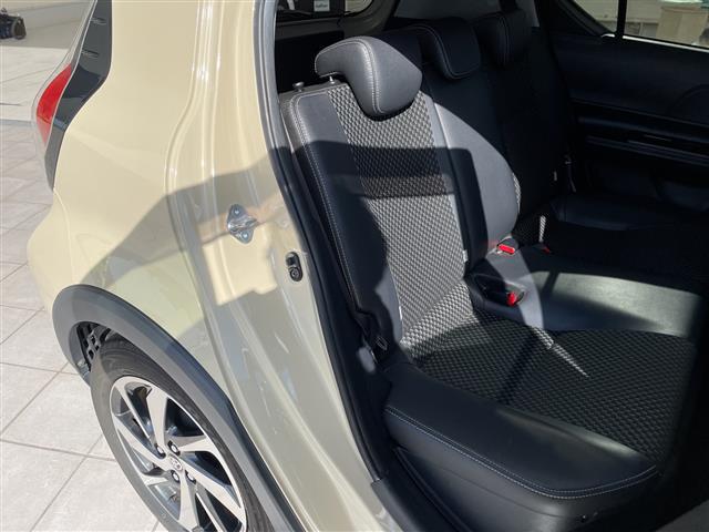 アクア クロスオーバー　純正ナビ　バックカメラ　コーナーセンサー　純正アルミホイール　ＬＥＤヘッドライト　レーンキープアシスト　オートマチックハイビーム　ドライブレコーダー　衝突軽減システム　フルセグ　スマートキー（15枚目）