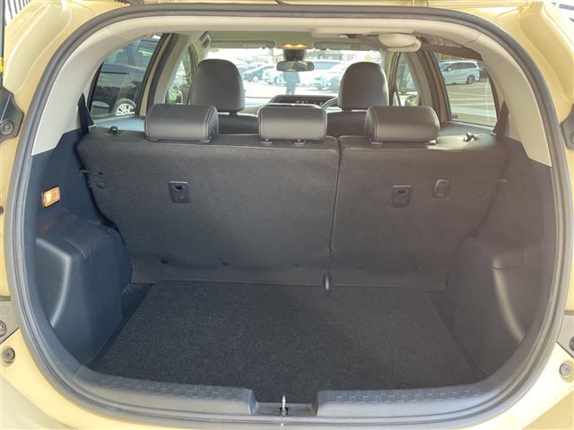 アクア クロスオーバー　純正ナビ　バックカメラ　コーナーセンサー　純正アルミホイール　ＬＥＤヘッドライト　レーンキープアシスト　オートマチックハイビーム　ドライブレコーダー　衝突軽減システム　フルセグ　スマートキー（16枚目）