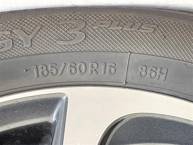 アクア クロスオーバー　純正ナビ　バックカメラ　コーナーセンサー　純正アルミホイール　ＬＥＤヘッドライト　レーンキープアシスト　オートマチックハイビーム　ドライブレコーダー　衝突軽減システム　フルセグ　スマートキー（17枚目）