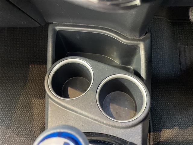 アクア クロスオーバー　純正ナビ　バックカメラ　コーナーセンサー　純正アルミホイール　ＬＥＤヘッドライト　レーンキープアシスト　オートマチックハイビーム　ドライブレコーダー　衝突軽減システム　フルセグ　スマートキー（30枚目）