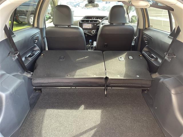 アクア クロスオーバー　純正ナビ　バックカメラ　コーナーセンサー　純正アルミホイール　ＬＥＤヘッドライト　レーンキープアシスト　オートマチックハイビーム　ドライブレコーダー　衝突軽減システム　フルセグ　スマートキー（32枚目）