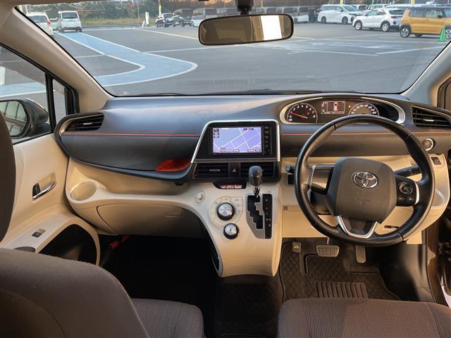 シエンタ Ｇ　純正ナビ　両側パワースライドドア　オートライト　ＥＴＣ　アイドリングストップ　オートエアコン　ステアリングスイッチ　スマートキー　プッシュスタート（2枚目）