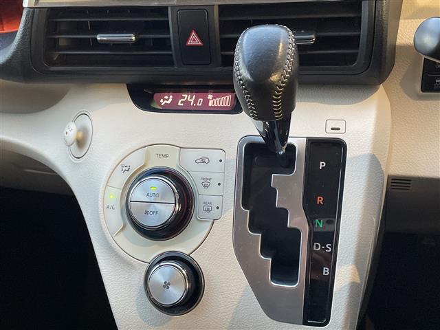 シエンタ Ｇ　純正ナビ　両側パワースライドドア　オートライト　ＥＴＣ　アイドリングストップ　オートエアコン　ステアリングスイッチ　スマートキー　プッシュスタート（9枚目）