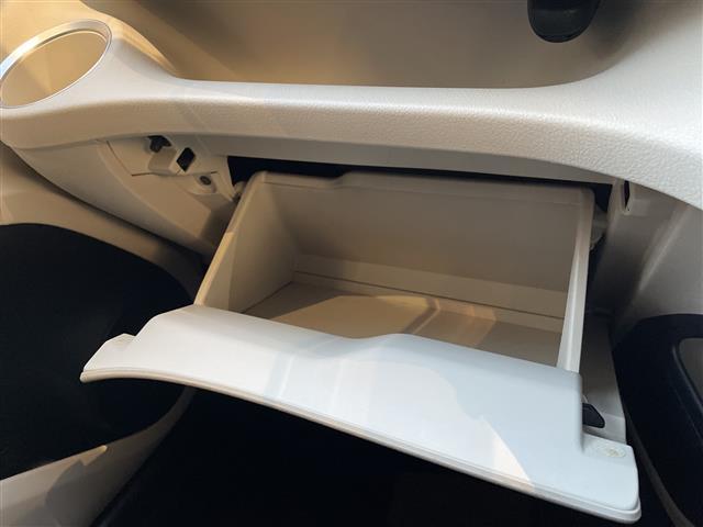 シエンタ Ｇ　純正ナビ　両側パワースライドドア　オートライト　ＥＴＣ　アイドリングストップ　オートエアコン　ステアリングスイッチ　スマートキー　プッシュスタート（12枚目）