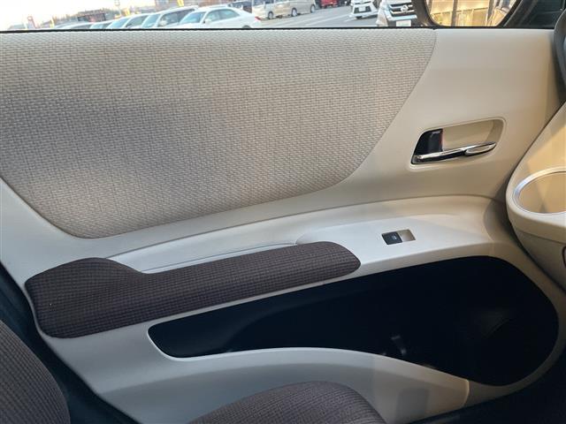 シエンタ Ｇ　純正ナビ　両側パワースライドドア　オートライト　ＥＴＣ　アイドリングストップ　オートエアコン　ステアリングスイッチ　スマートキー　プッシュスタート（26枚目）