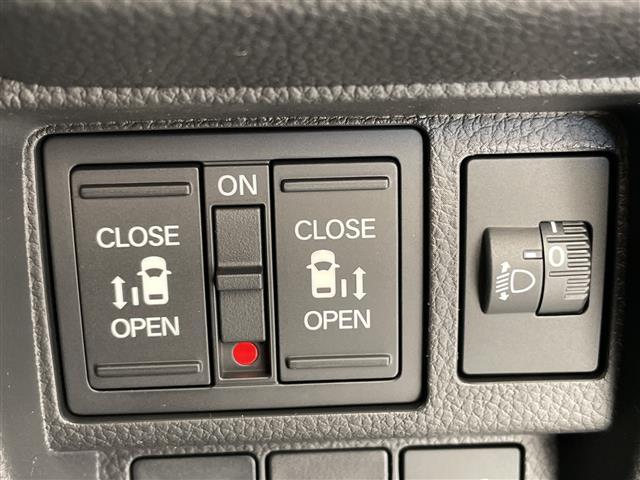 ステップワゴン ｅ：ＨＥＶエアー　ＥＸ　登録済未使用車　純正１１．４型ナビ　１５．６型フリップダウンモニター　両側パワースライドドア　レーダークルーズコントロール　シートヒーター　バックカメラ　電動リアゲート　ブラインドスポットモニター（10枚目）