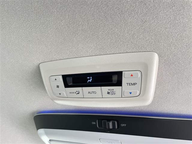 ステップワゴン ｅ：ＨＥＶエアー　ＥＸ　登録済未使用車　純正１１．４型ナビ　１５．６型フリップダウンモニター　両側パワースライドドア　レーダークルーズコントロール　シートヒーター　バックカメラ　電動リアゲート　ブラインドスポットモニター（13枚目）