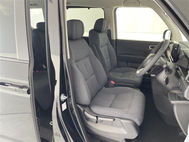 ステップワゴン ｅ：ＨＥＶエアー　ＥＸ　登録済未使用車　純正１１．４型ナビ　１５．６型フリップダウンモニター　両側パワースライドドア　レーダークルーズコントロール　シートヒーター　バックカメラ　電動リアゲート　ブラインドスポットモニター（14枚目）