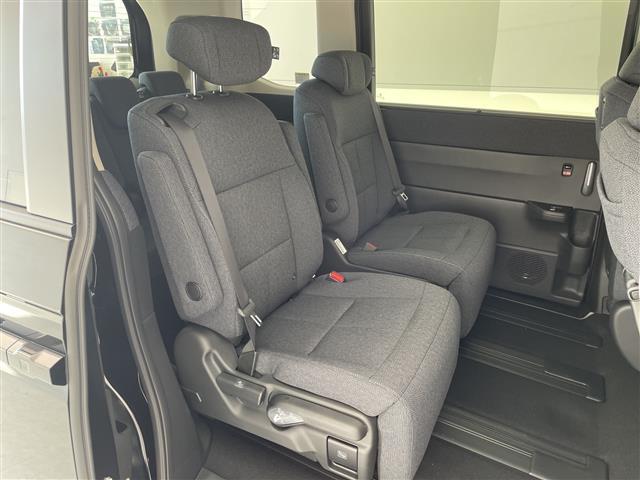 ステップワゴン ｅ：ＨＥＶエアー　ＥＸ　登録済未使用車　純正１１．４型ナビ　１５．６型フリップダウンモニター　両側パワースライドドア　レーダークルーズコントロール　シートヒーター　バックカメラ　電動リアゲート　ブラインドスポットモニター（15枚目）