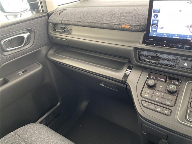 ステップワゴン ｅ：ＨＥＶエアー　ＥＸ　登録済未使用車　純正１１．４型ナビ　１５．６型フリップダウンモニター　両側パワースライドドア　レーダークルーズコントロール　シートヒーター　バックカメラ　電動リアゲート　ブラインドスポットモニター（29枚目）