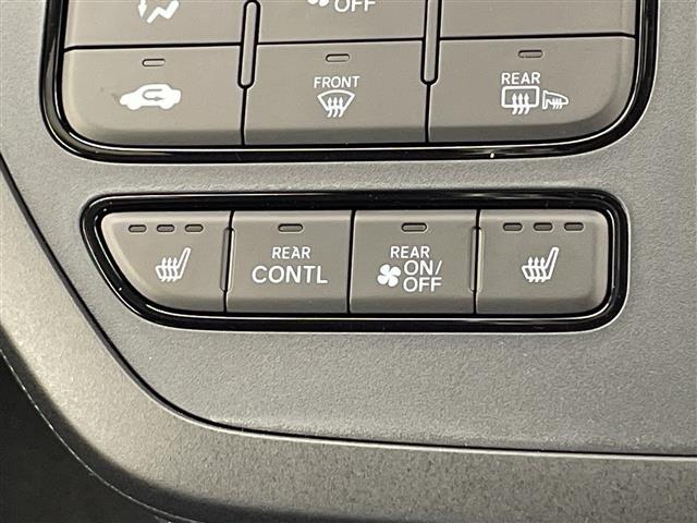 ステップワゴン ｅ：ＨＥＶスパーダ　登録済未使用車　ホンダセンシング　純正１１．４型ナビ　両側パワースライドドア　レーダークルーズコントロール　シートヒーター　バックカメラ　コーナーセンサー　純正アルミホイール　ブラインドスポットモニタ（10枚目）