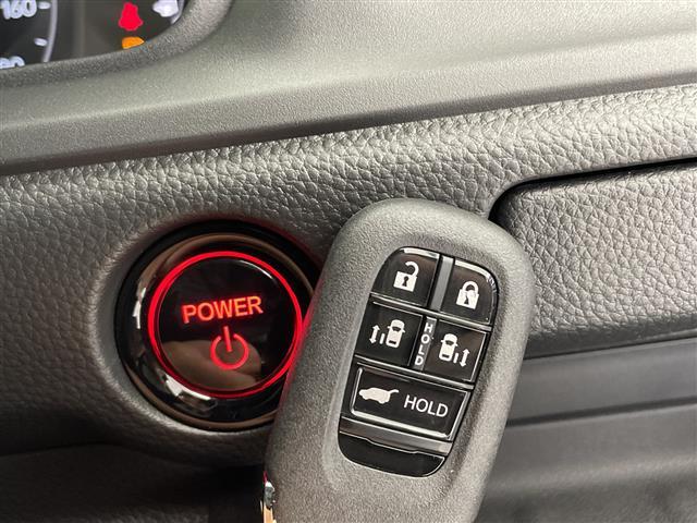 ステップワゴン ｅ：ＨＥＶスパーダ　登録済未使用車　ホンダセンシング　純正１１．４型ナビ　両側パワースライドドア　レーダークルーズコントロール　シートヒーター　バックカメラ　コーナーセンサー　純正アルミホイール　ブラインドスポットモニタ（13枚目）