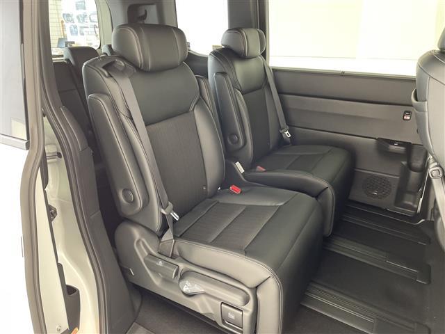 ステップワゴン ｅ：ＨＥＶスパーダ　登録済未使用車　ホンダセンシング　純正１１．４型ナビ　両側パワースライドドア　レーダークルーズコントロール　シートヒーター　バックカメラ　コーナーセンサー　純正アルミホイール　ブラインドスポットモニタ（15枚目）