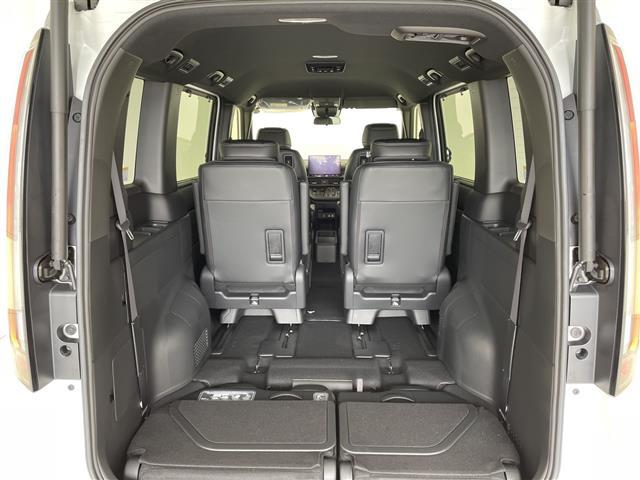 ステップワゴン ｅ：ＨＥＶスパーダ　登録済未使用車　ホンダセンシング　純正１１．４型ナビ　両側パワースライドドア　レーダークルーズコントロール　シートヒーター　バックカメラ　コーナーセンサー　純正アルミホイール　ブラインドスポットモニタ（16枚目）