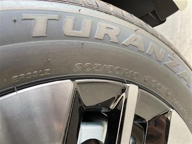 ステップワゴン ｅ：ＨＥＶスパーダ　登録済未使用車　ホンダセンシング　純正１１．４型ナビ　両側パワースライドドア　レーダークルーズコントロール　シートヒーター　バックカメラ　コーナーセンサー　純正アルミホイール　ブラインドスポットモニタ（17枚目）