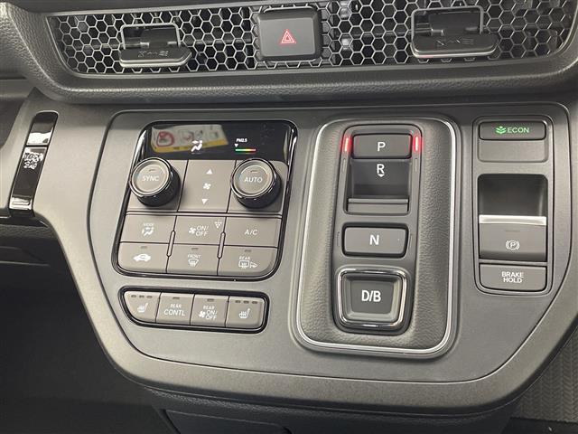 ステップワゴン ｅ：ＨＥＶスパーダ　登録済未使用車　ホンダセンシング　純正１１．４型ナビ　両側パワースライドドア　レーダークルーズコントロール　シートヒーター　バックカメラ　コーナーセンサー　純正アルミホイール　ブラインドスポットモニタ（24枚目）