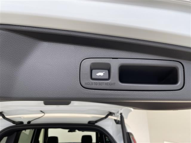 ステップワゴン ｅ：ＨＥＶスパーダ　登録済未使用車　ホンダセンシング　純正１１．４型ナビ　両側パワースライドドア　レーダークルーズコントロール　シートヒーター　バックカメラ　コーナーセンサー　純正アルミホイール　ブラインドスポットモニタ（29枚目）